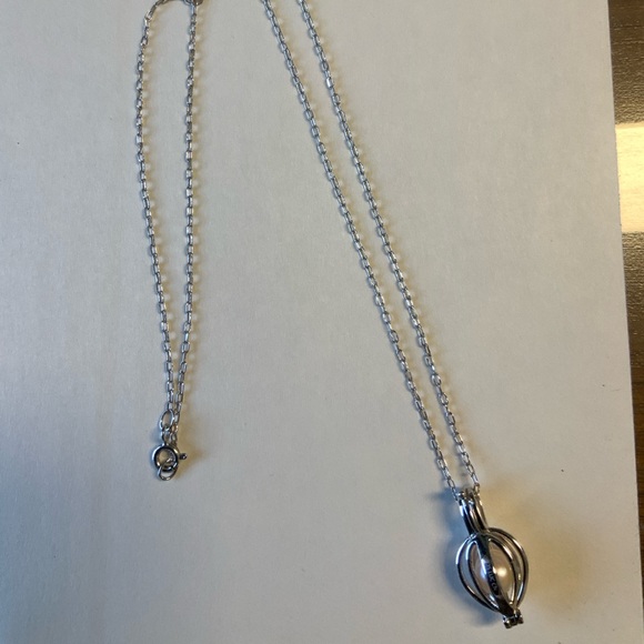 Jewelry - Cultured freshwater pearl pendant with 18” Sterling Silver chain.